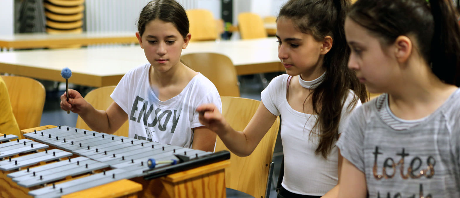 Schülerinnen der Grundschule Sandstraße musizieren - Klavier-Festival Ruhr